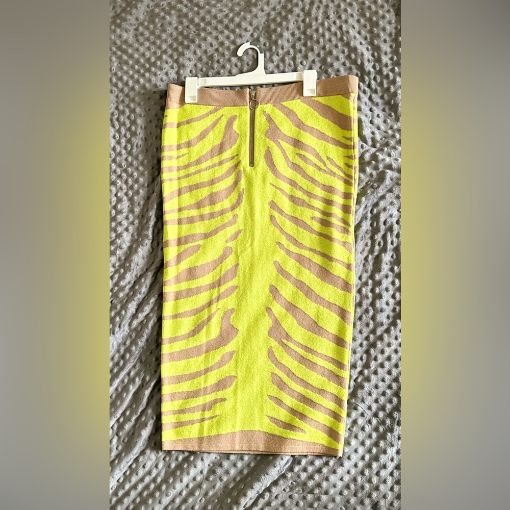 Spicy animal print to top dress/skirt